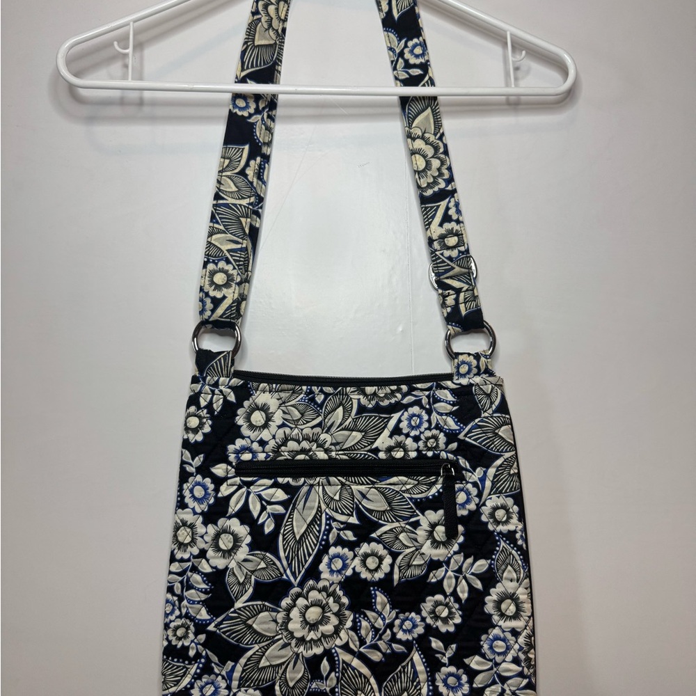 Vera Bradley Retired Snow Lotus Pattern Winter 2017‎ Shoulder Bag - Picture 4 of 5